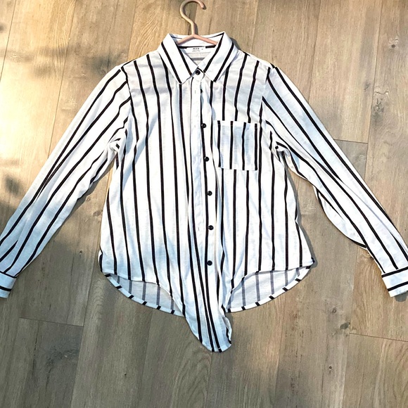 Ardene long sleeve button up size small in ardenes (xs) - Picture 1 of 3